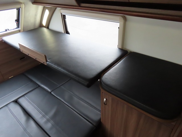 キャンピングカートレーラー