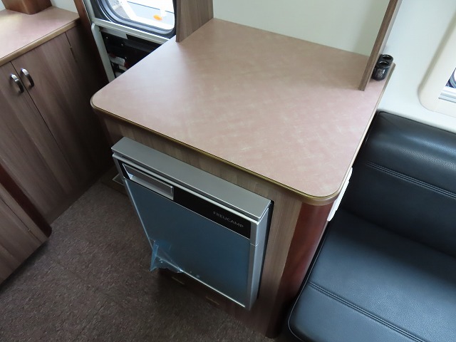 キャンピングカートレーラー