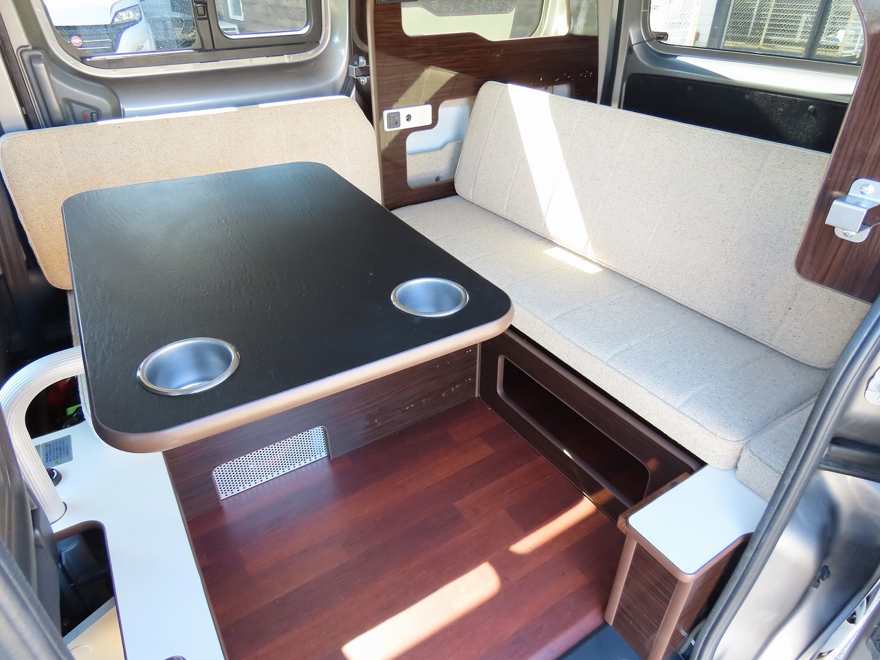 キャンピングカーバンコン