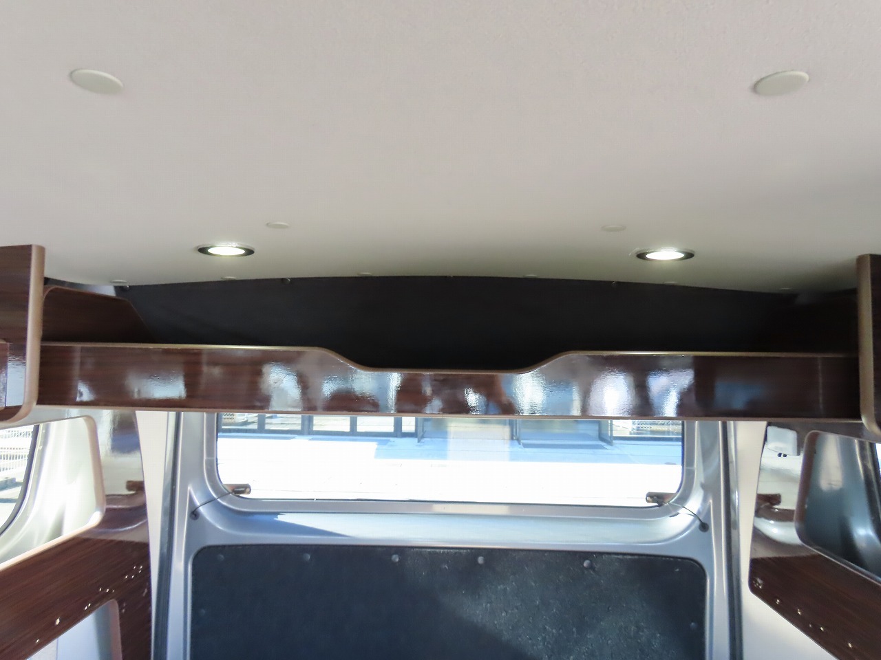 キャンピングカーバンコン