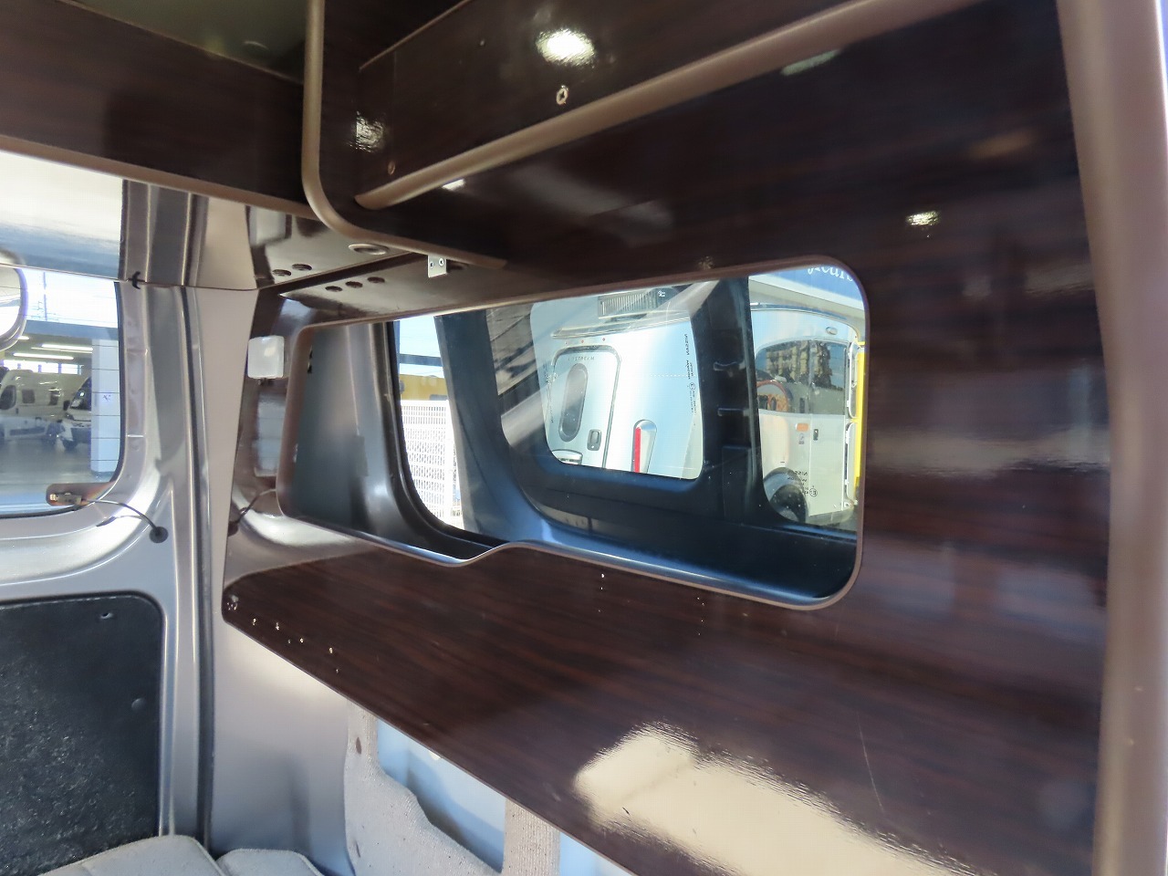 キャンピングカーバンコン