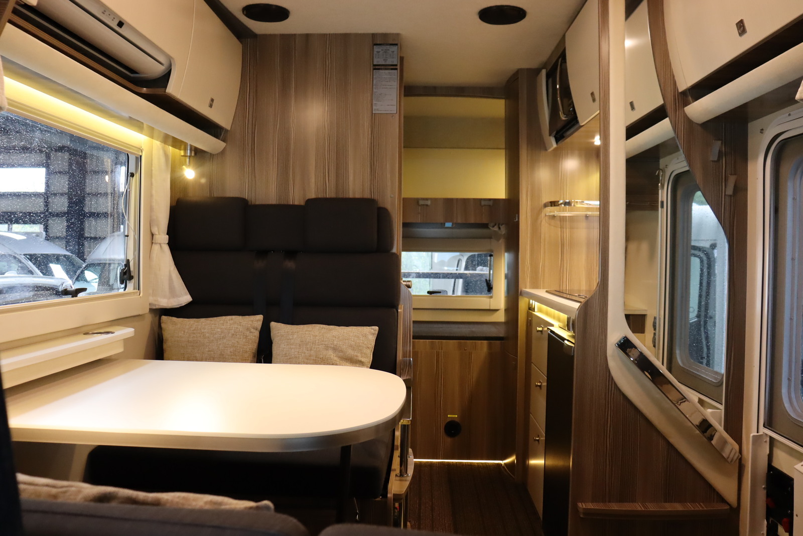 キャンピングカーキャブコン