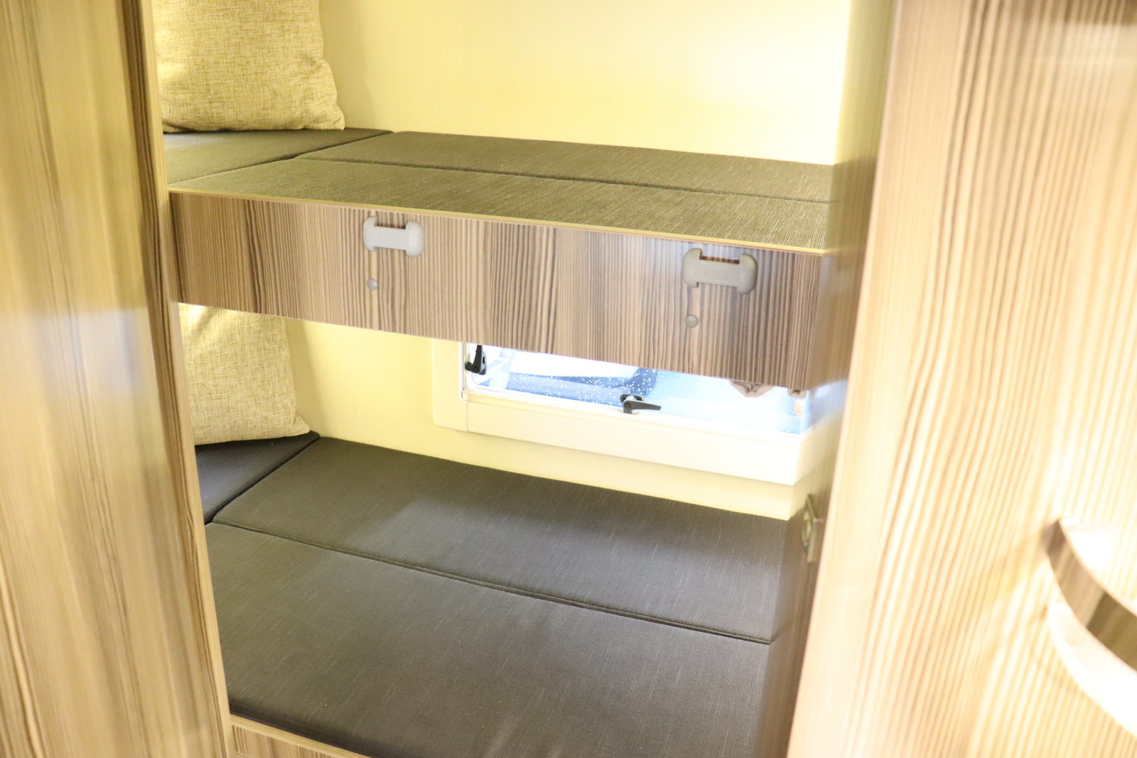 キャンピングカーキャブコン