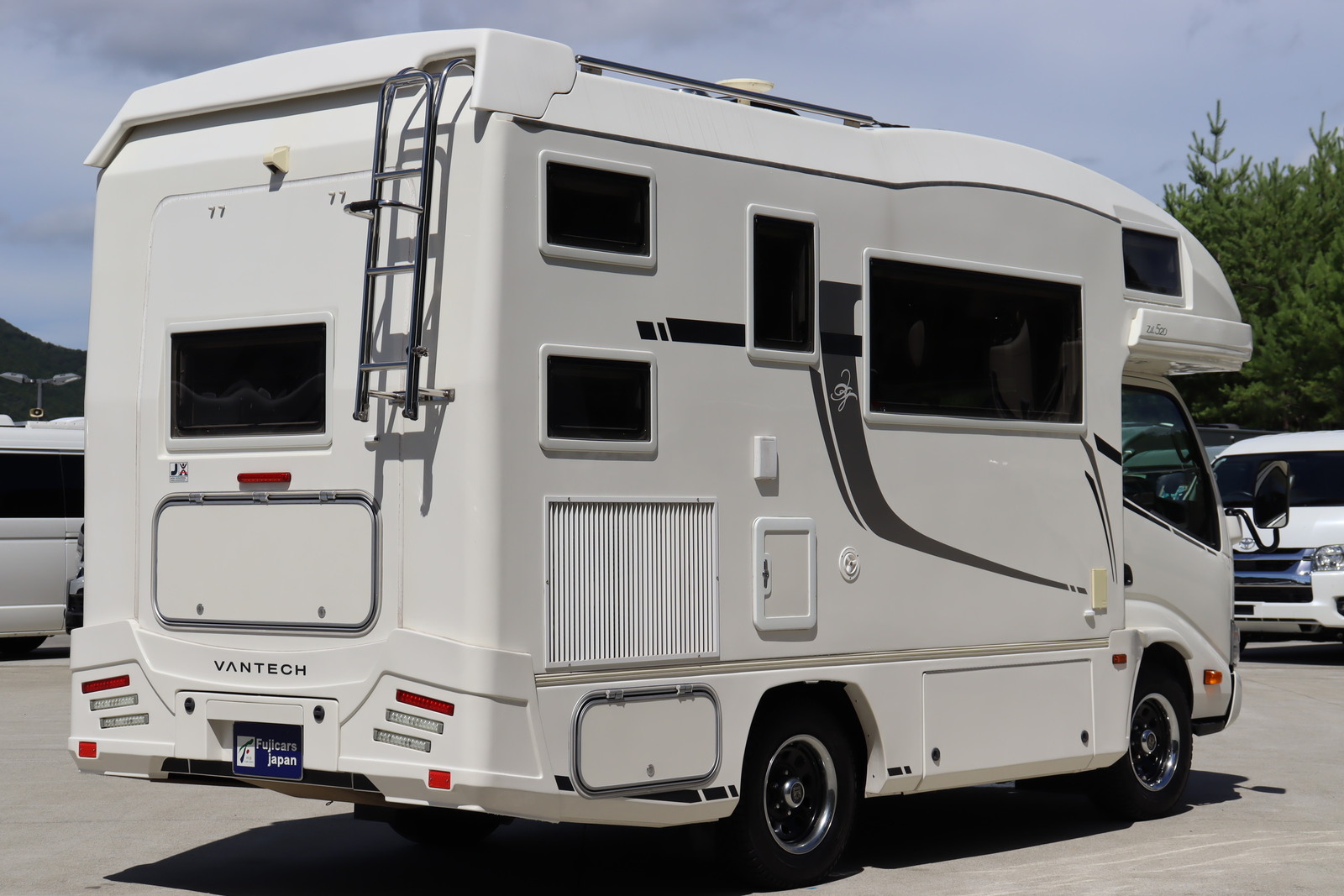 キャンピングカーキャブコン