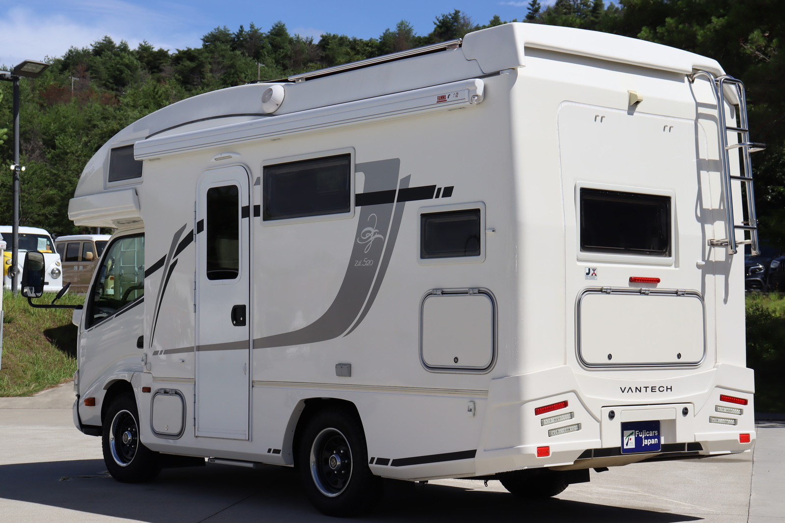 キャンピングカーキャブコン