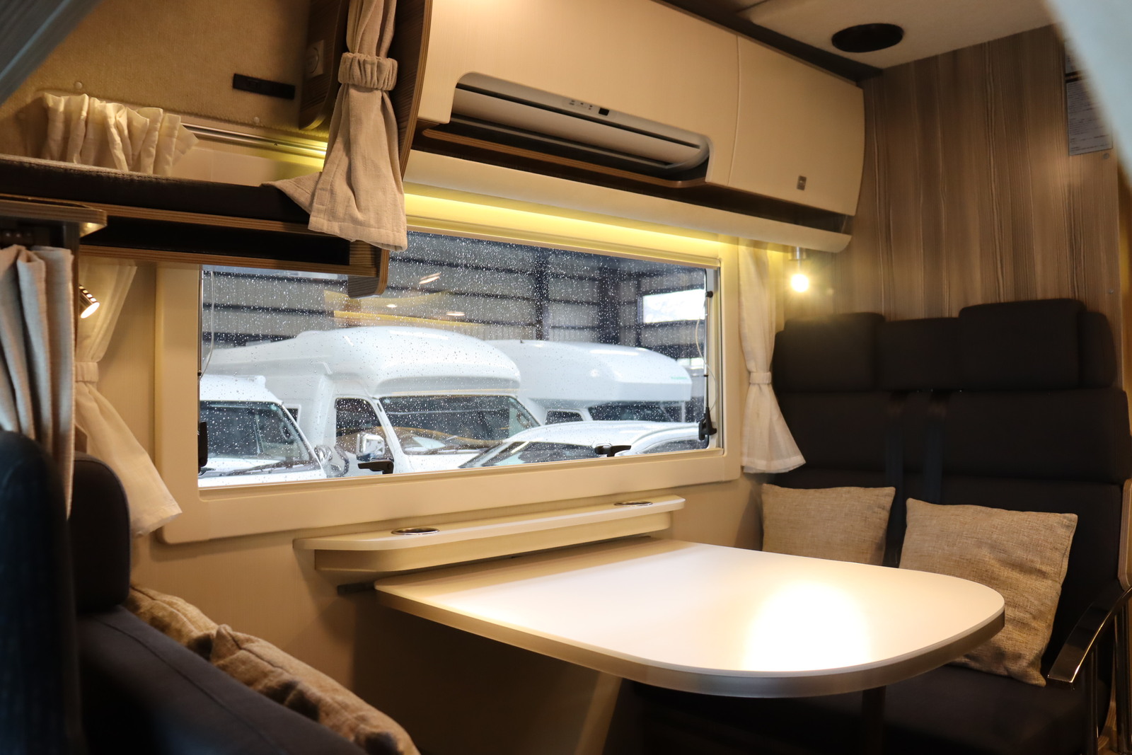 キャンピングカーキャブコン