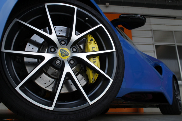 ロータスエミーラ