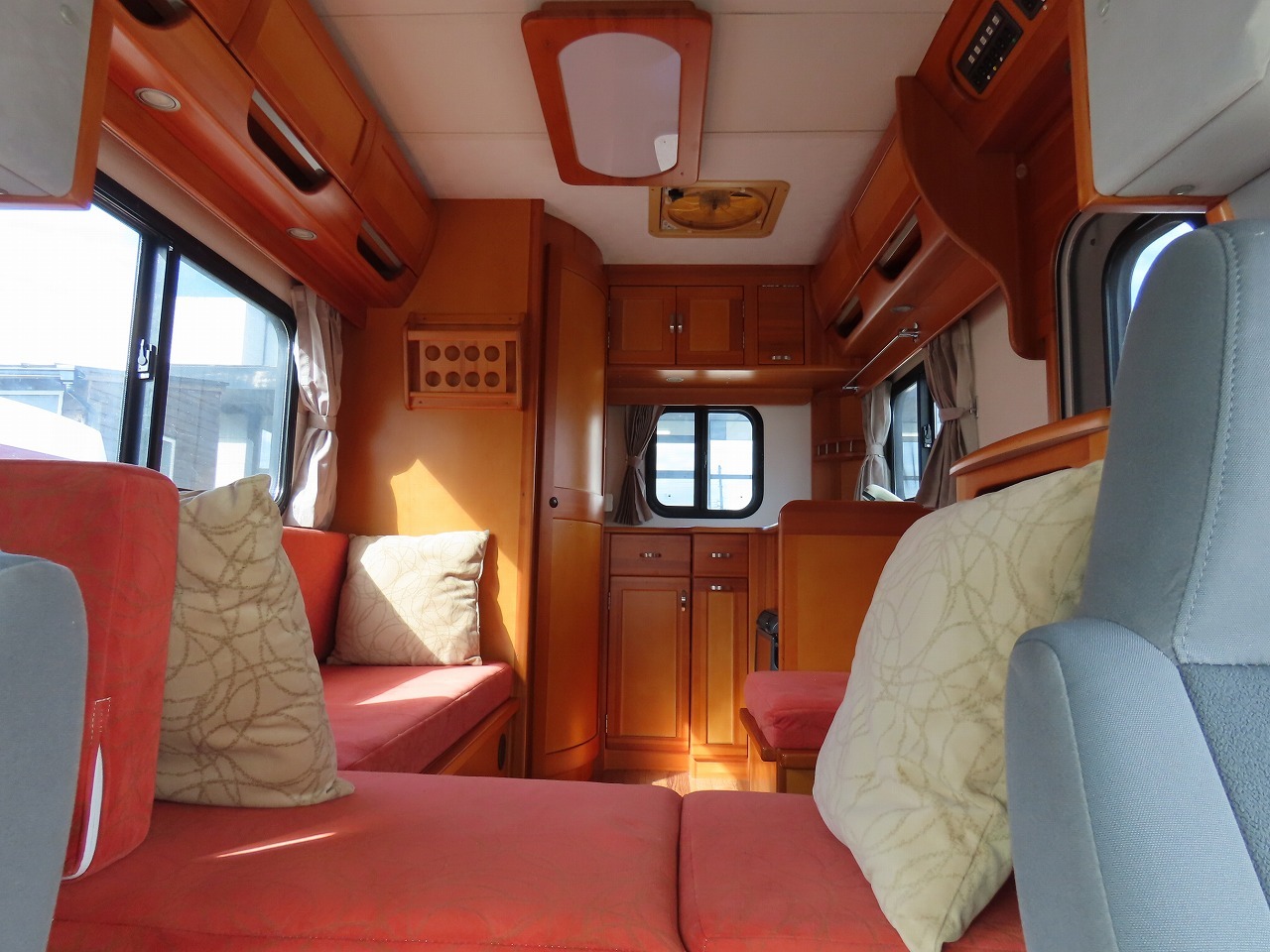 キャンピングカーキャブコン