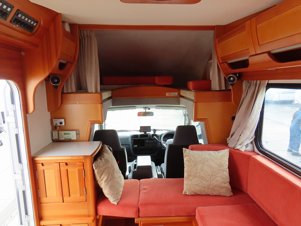 キャンピングカーキャブコン