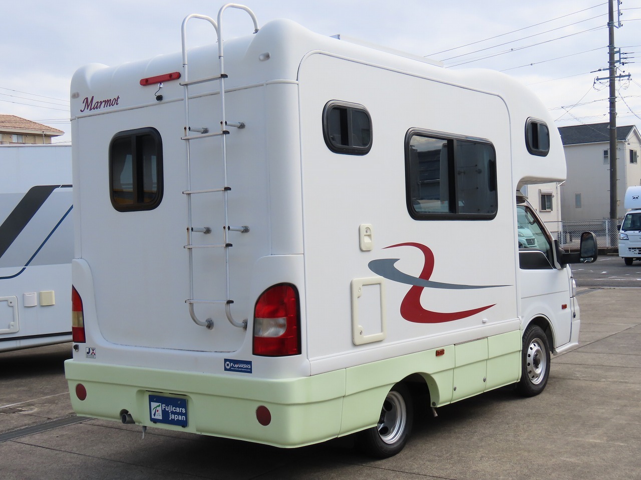 キャンピングカーキャブコン