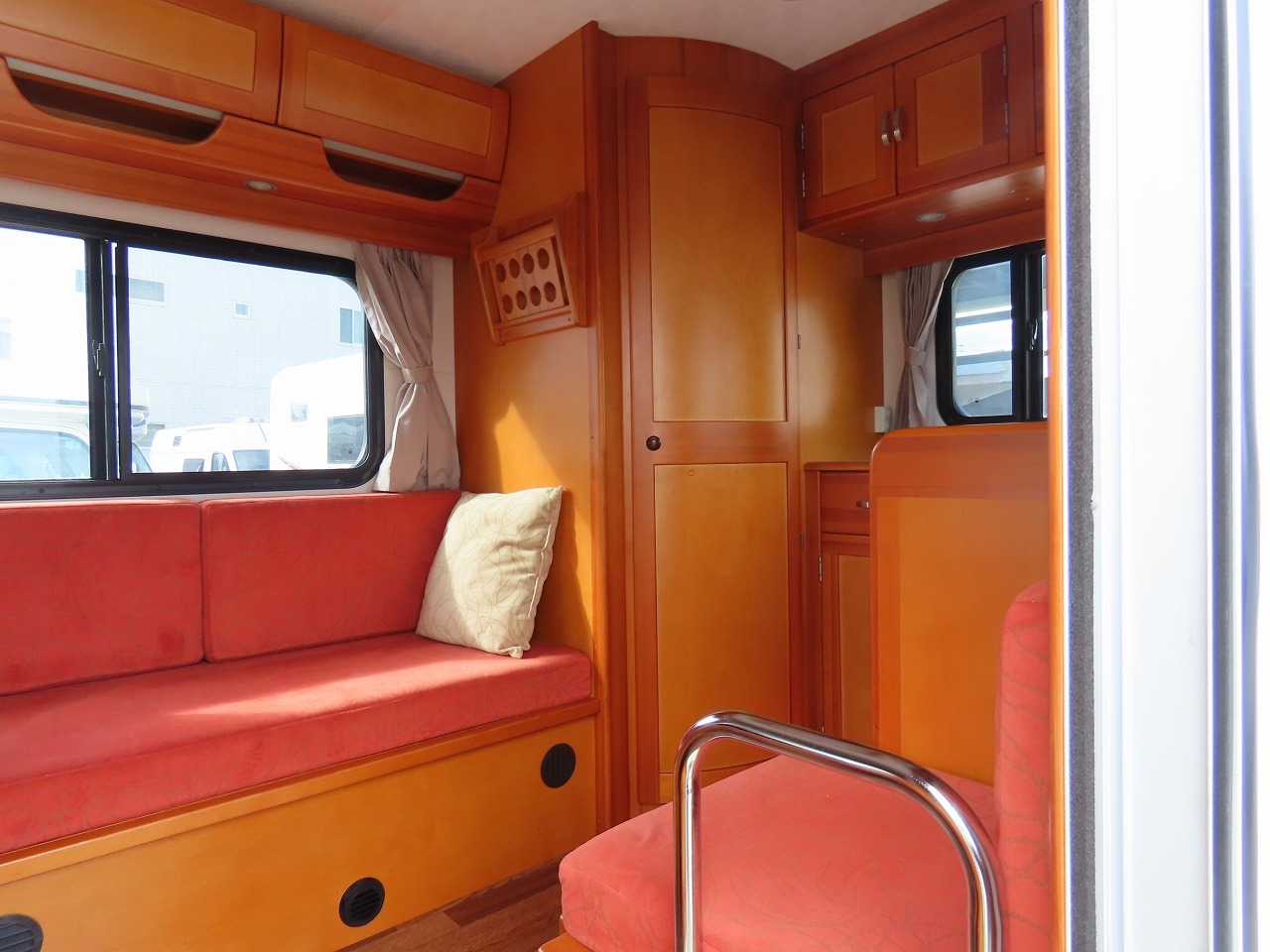 キャンピングカーキャブコン