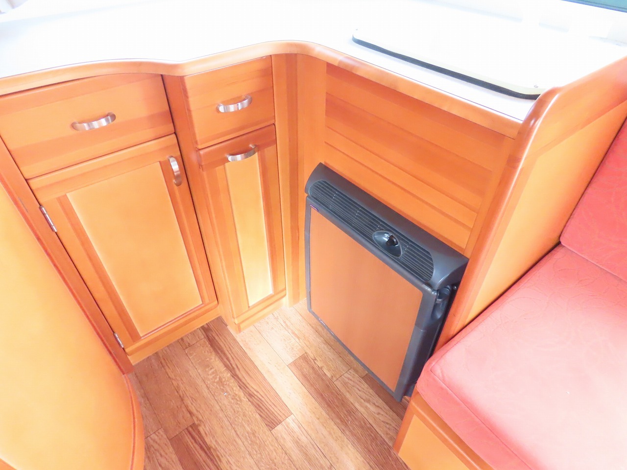 キャンピングカーキャブコン