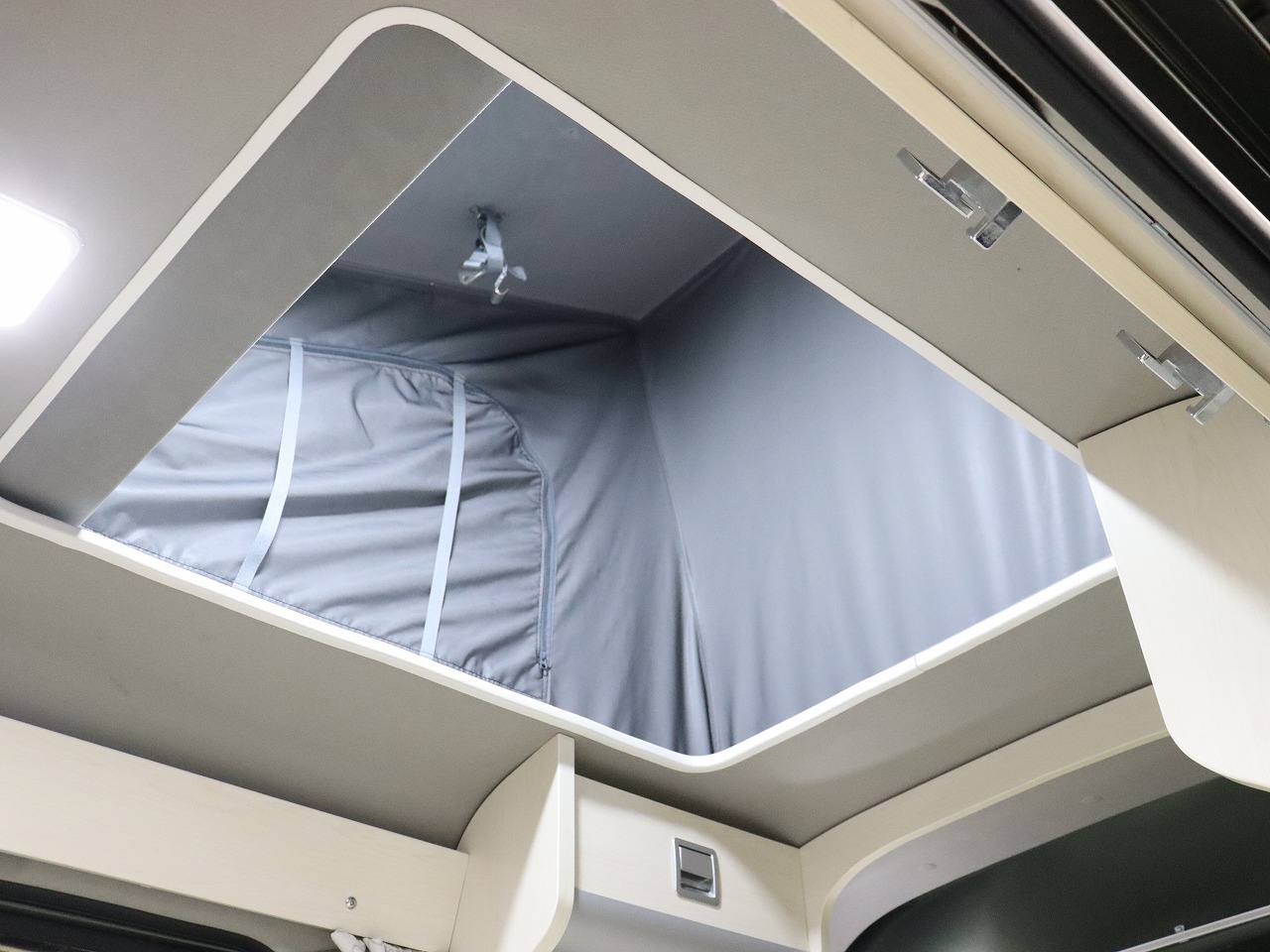 キャンピングカー軽キャンパー