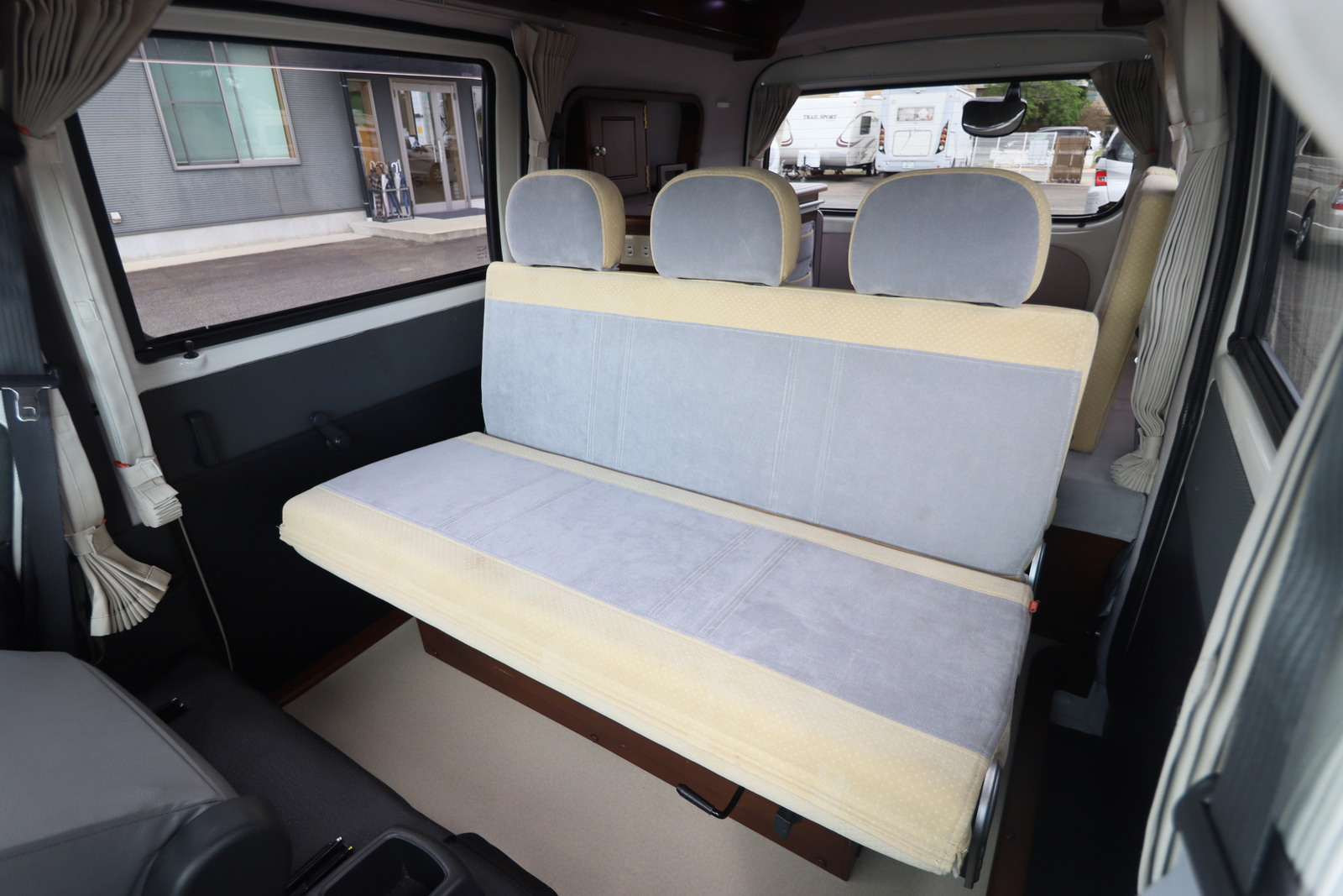 キャンピングカーバンコン