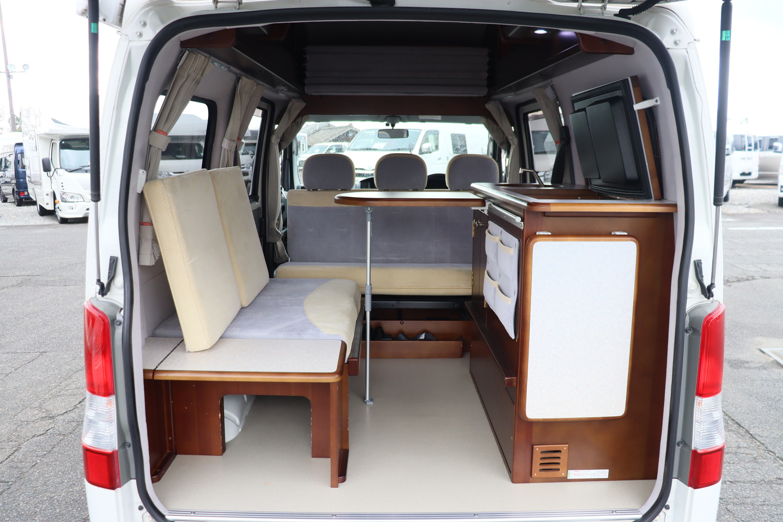 キャンピングカーバンコン