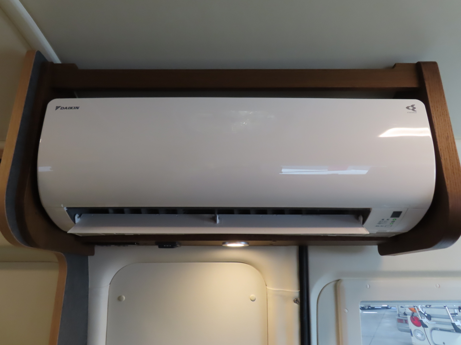 キャンピングカーバンコン