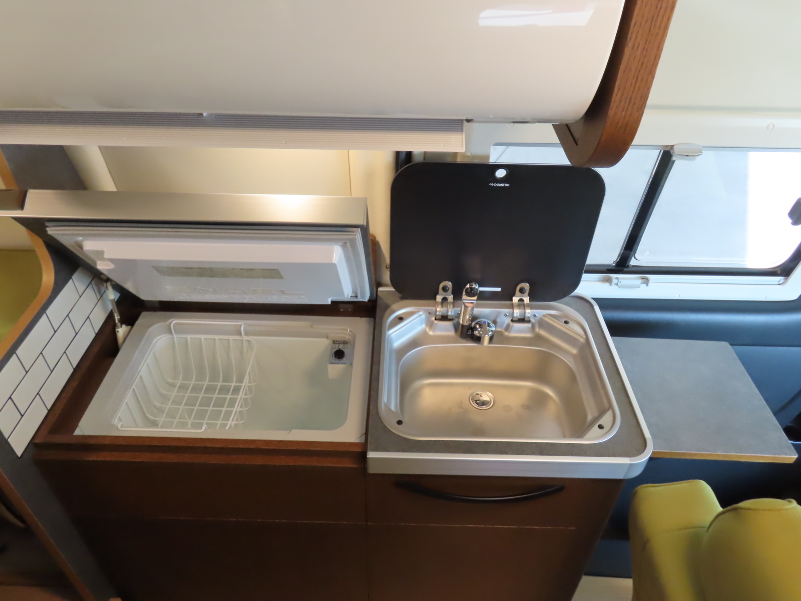 キャンピングカーバンコン