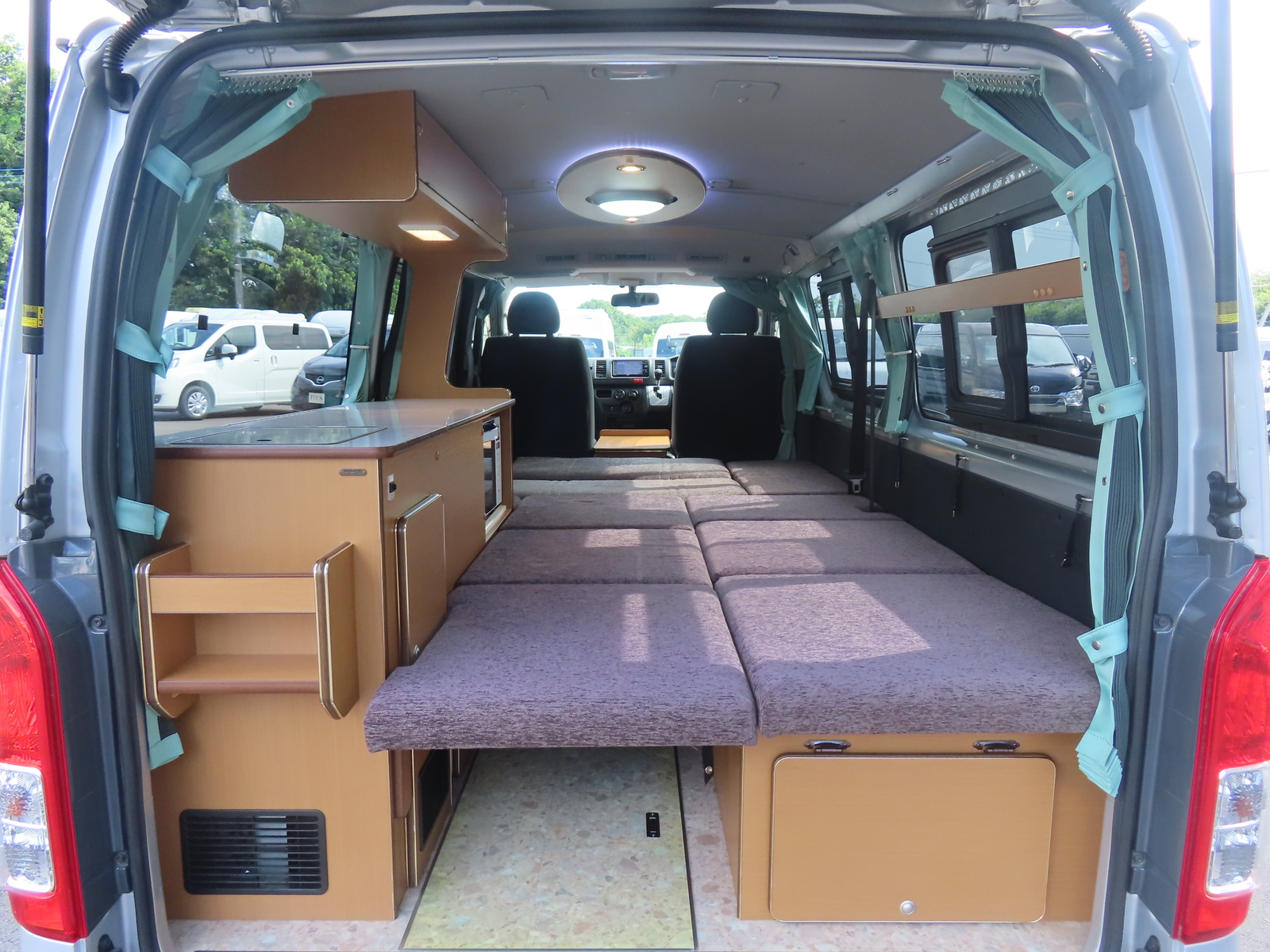 キャンピングカーバンコン