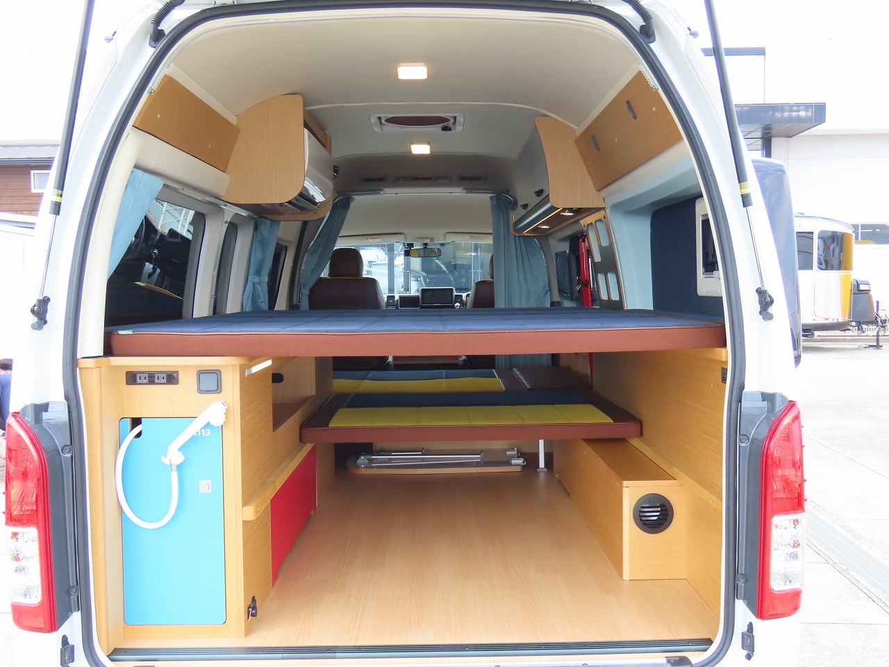 キャンピングカーバンコン