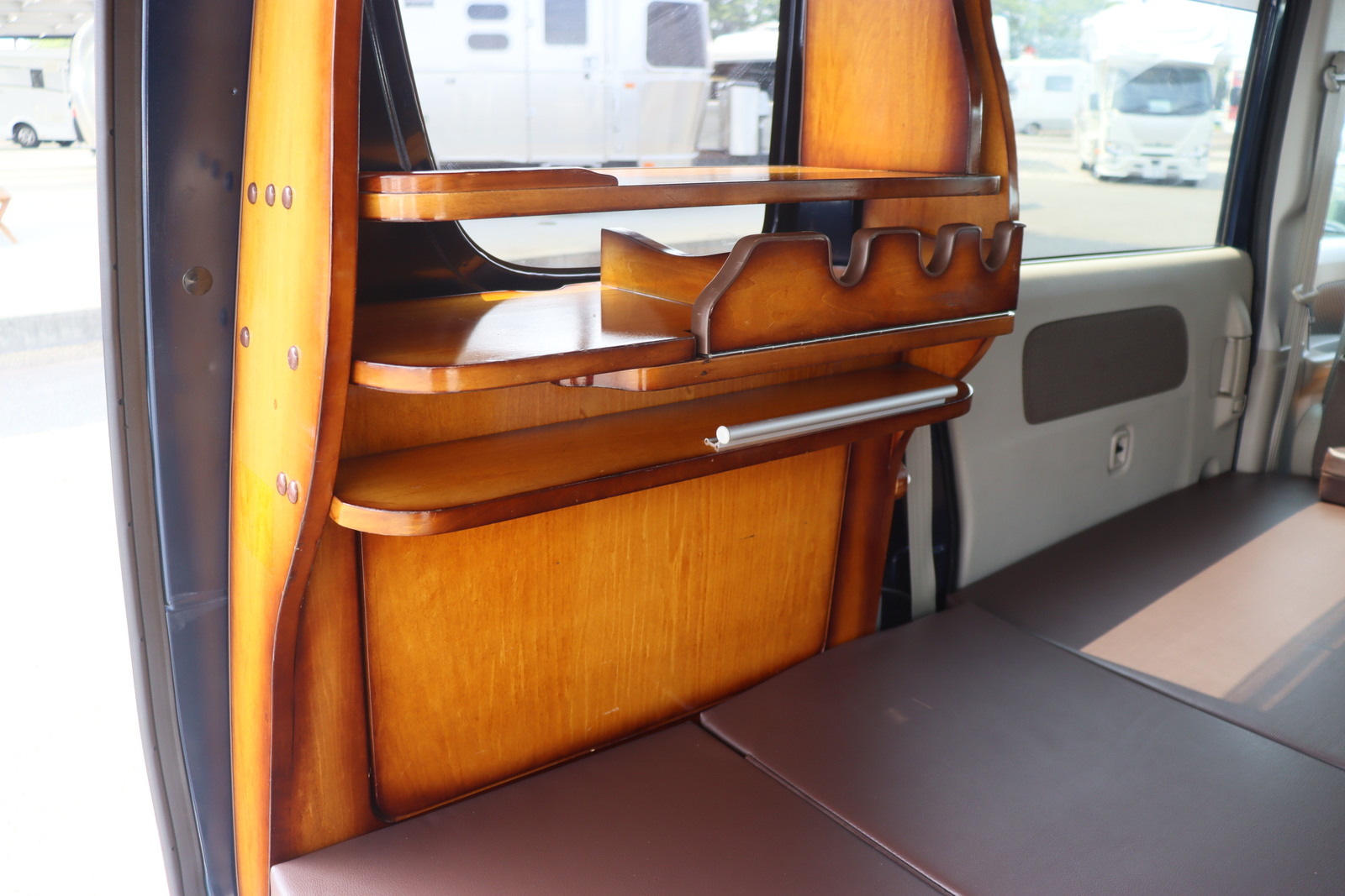 キャンピングカー軽キャンパー