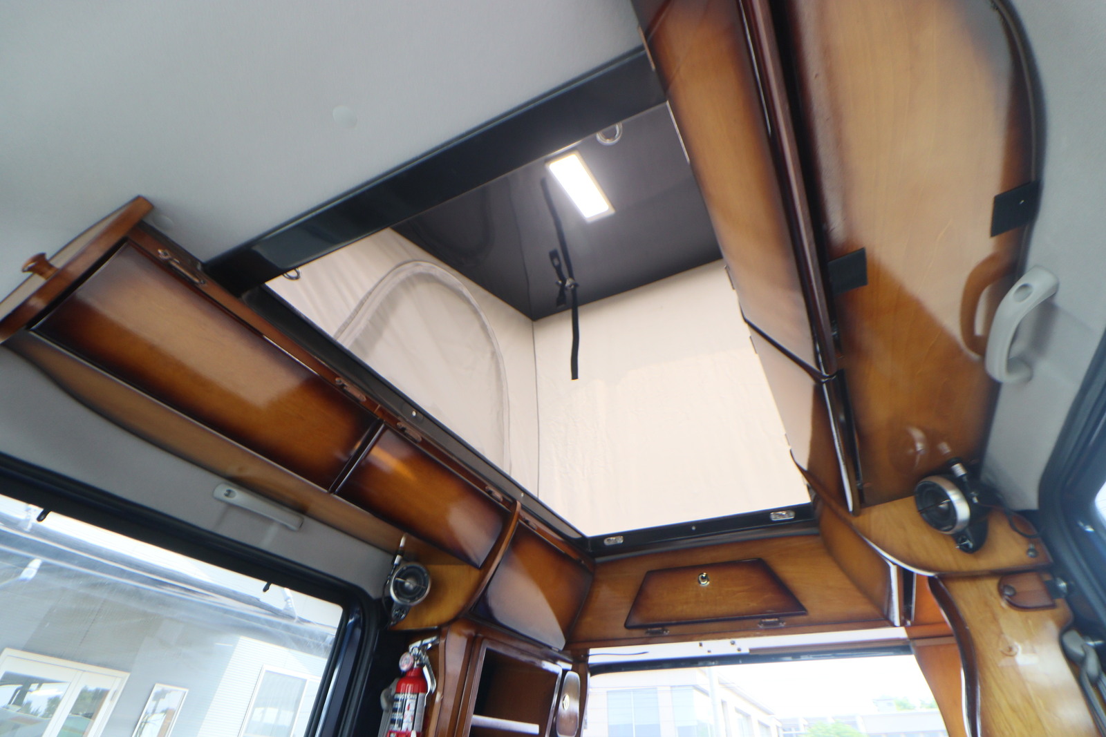 キャンピングカー軽キャンパー