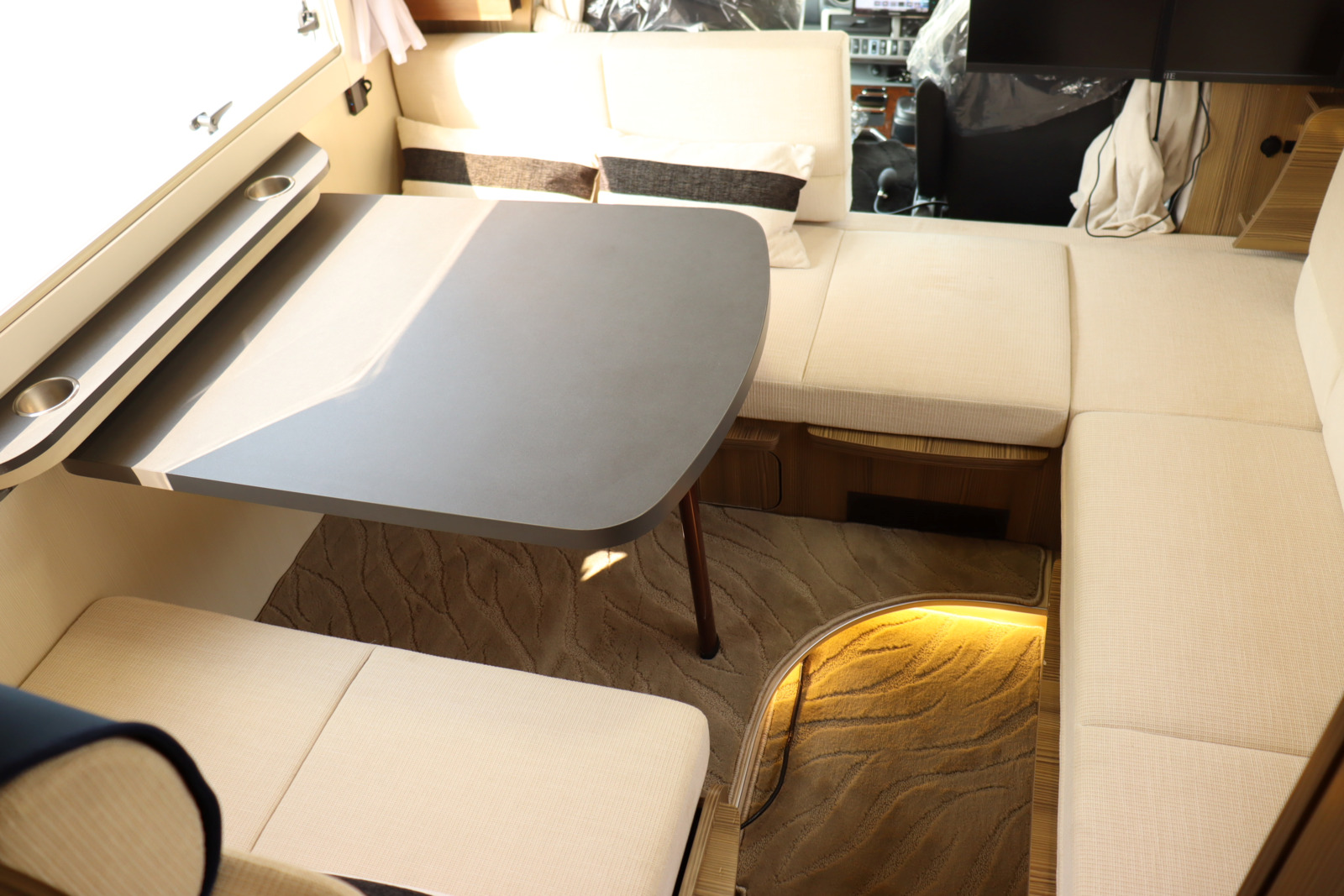 キャンピングカーキャブコン