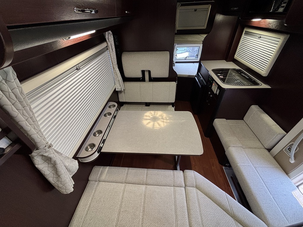 キャンピングカーキャブコン