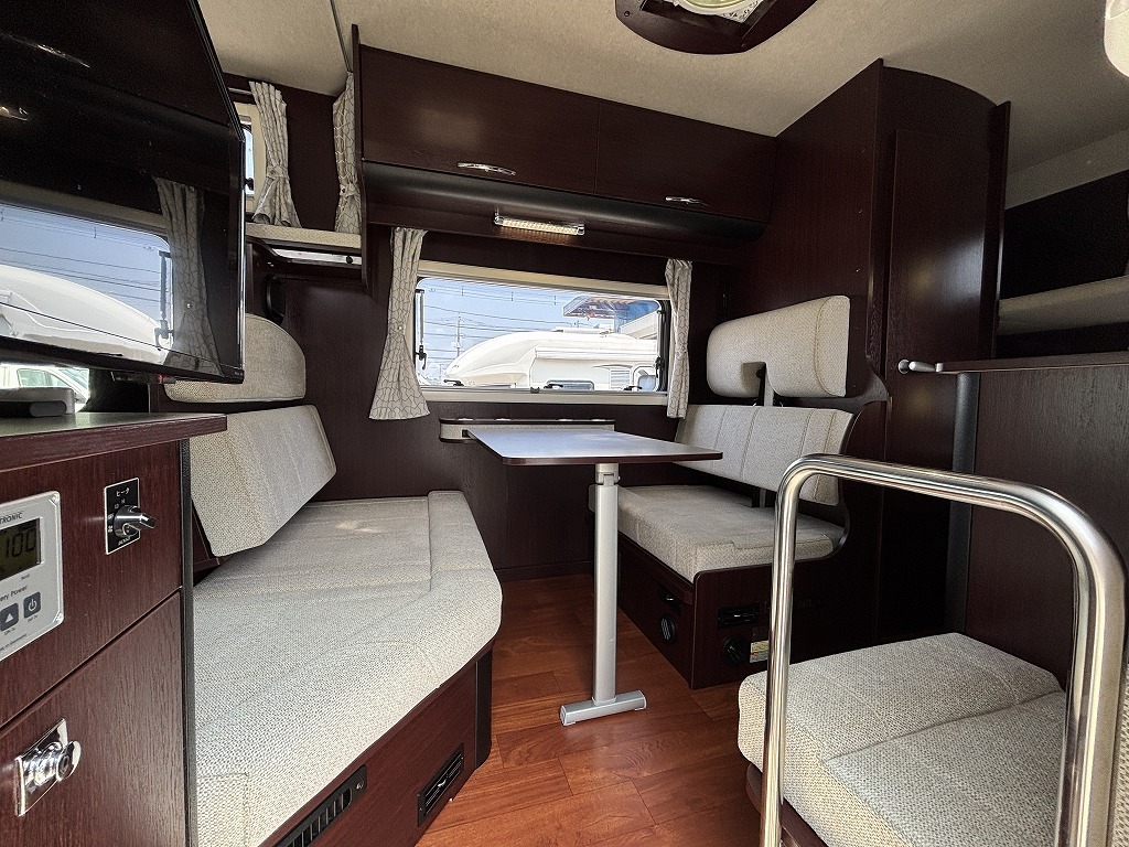 キャンピングカーキャブコン