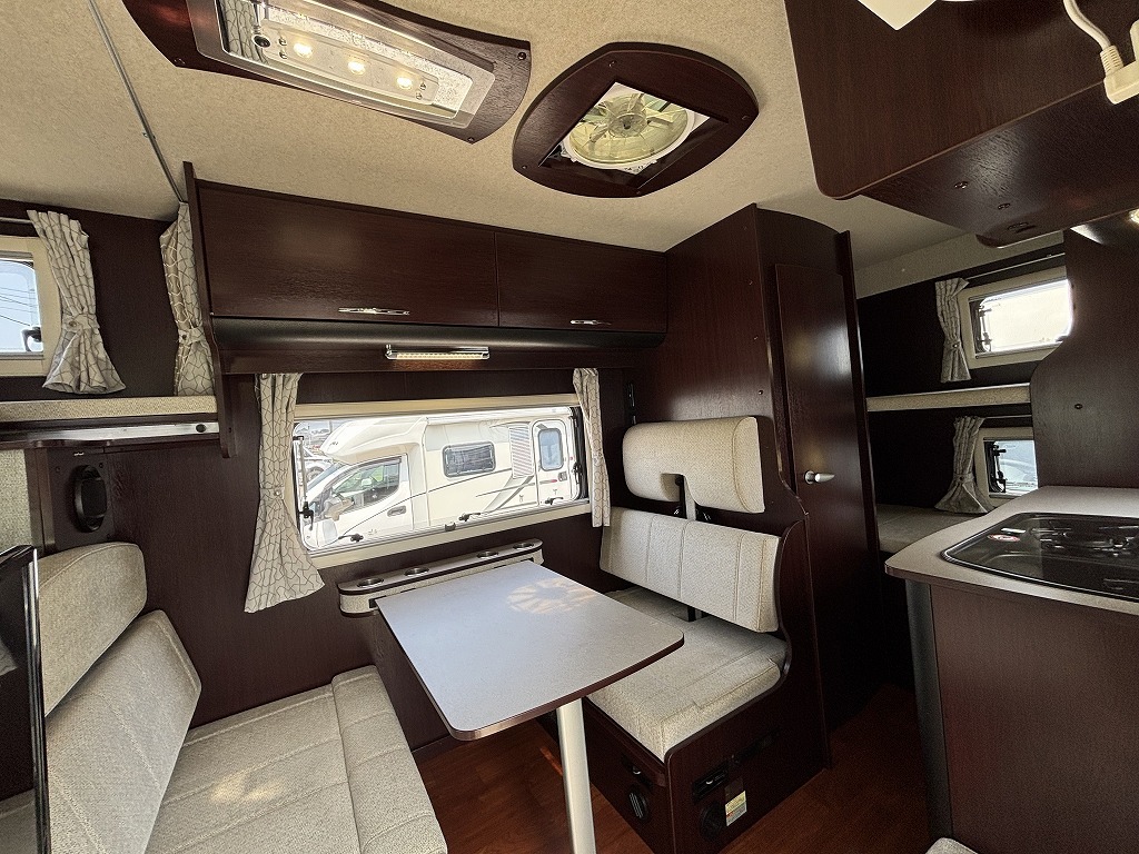 キャンピングカーキャブコン