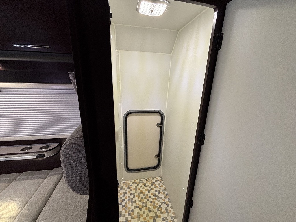 キャンピングカーキャブコン