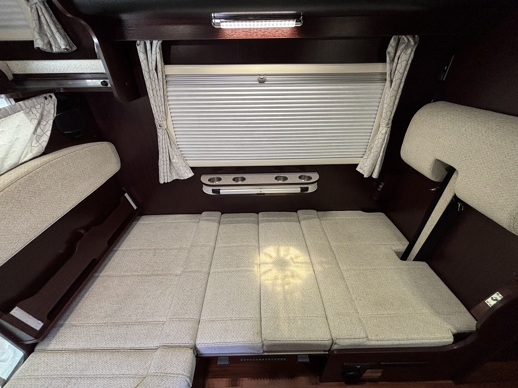 キャンピングカーキャブコン