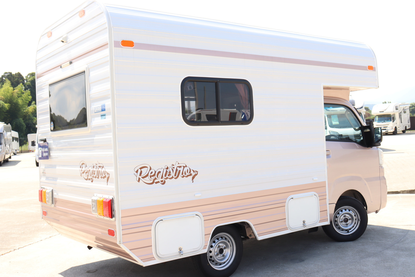 キャンピングカー軽キャンパー