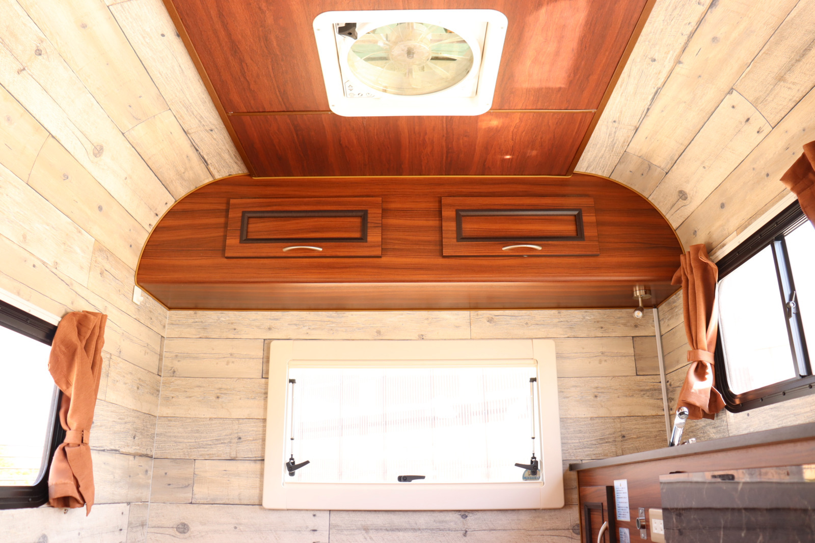 キャンピングカー軽キャンパー