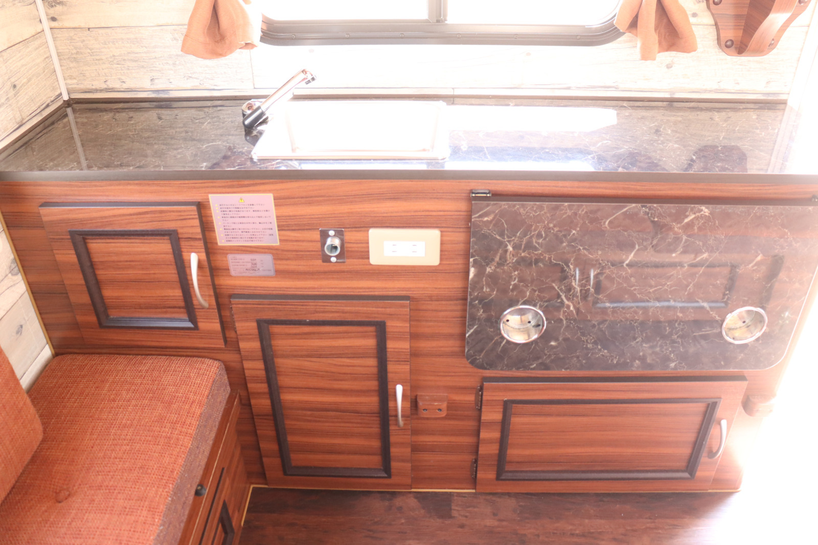 キャンピングカー軽キャンパー