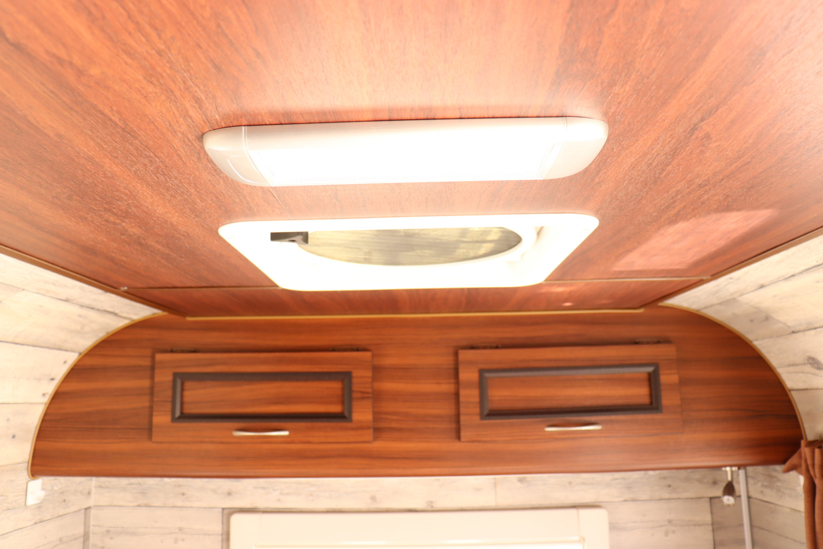 キャンピングカー軽キャンパー