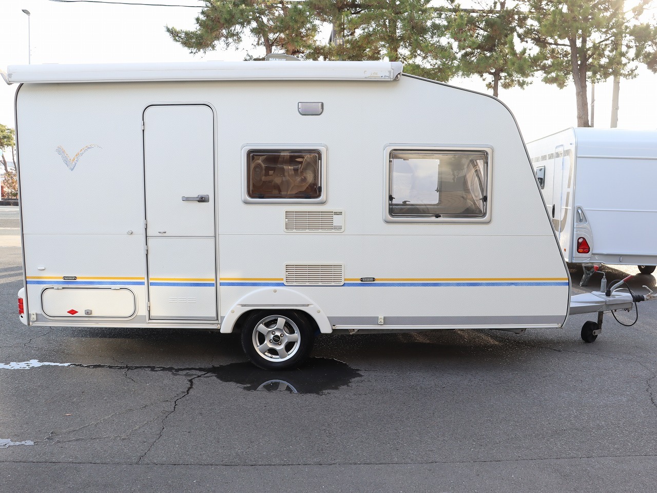 キャンピングカートレーラー