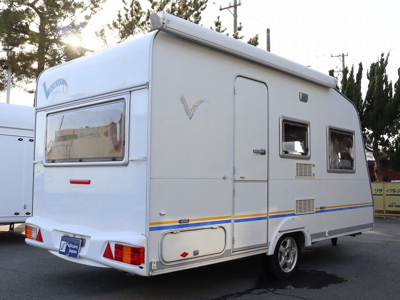 キャンピングカートレーラー