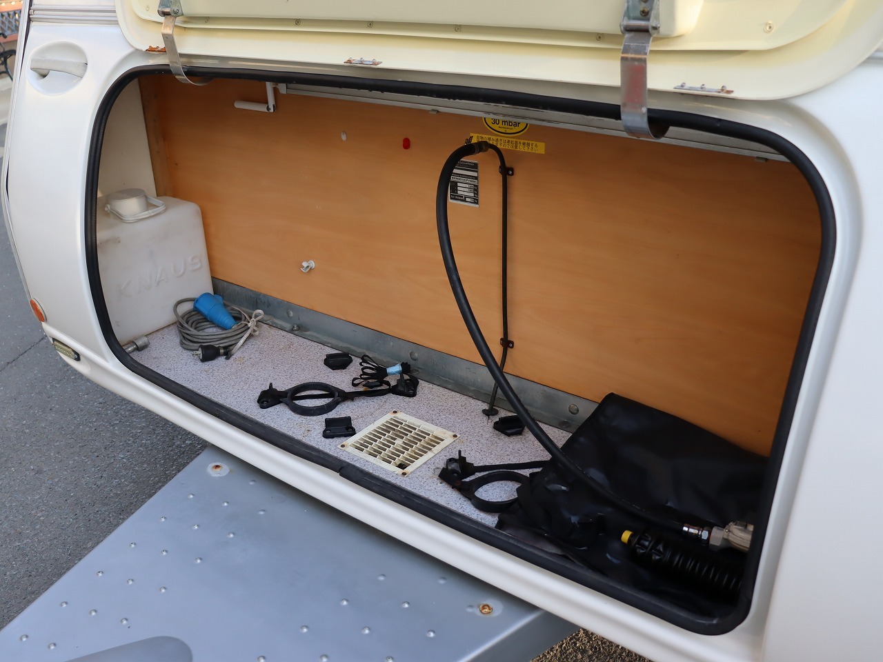 キャンピングカートレーラー