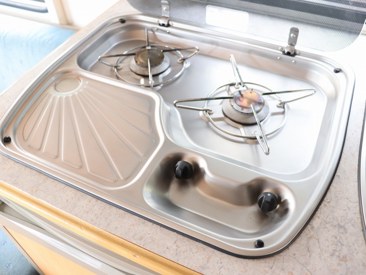 キャンピングカートレーラー