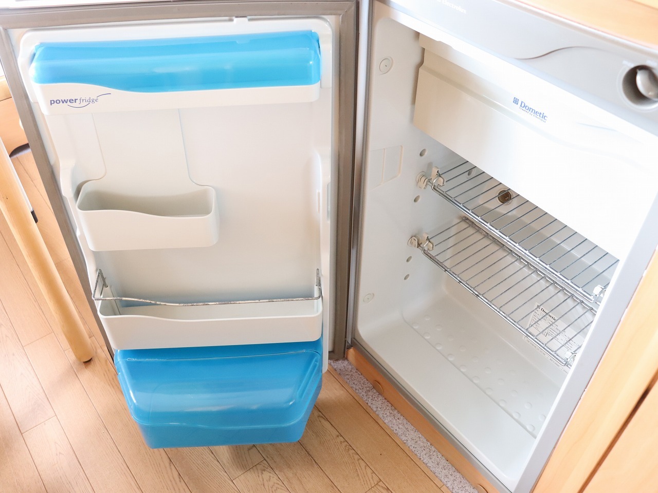 キャンピングカートレーラー