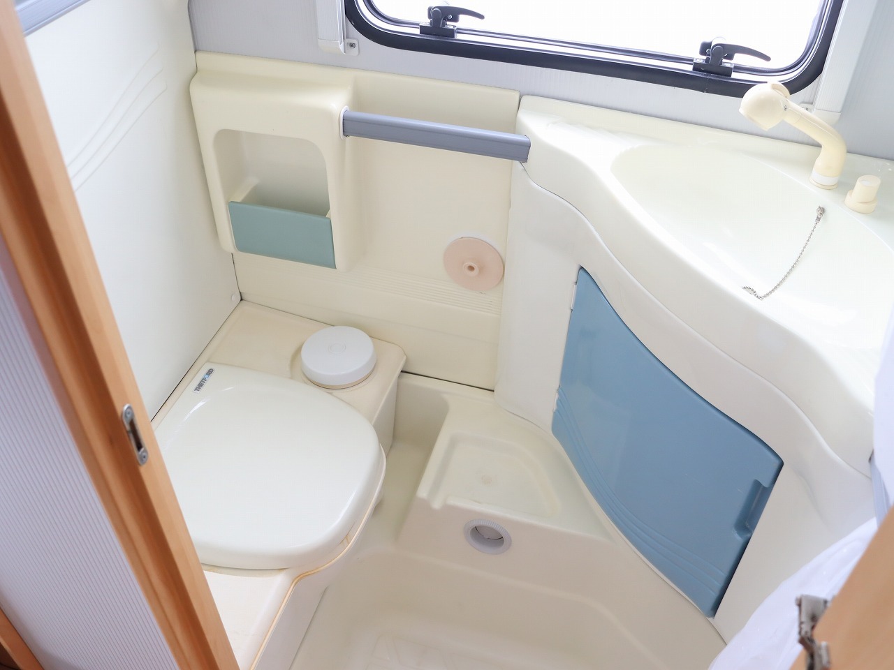 キャンピングカートレーラー