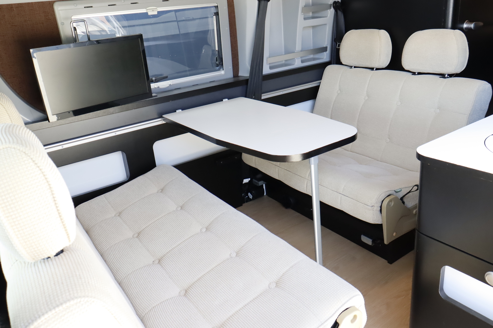 キャンピングカーバンコン