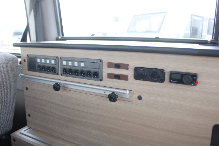 キャンピングカーバンコン