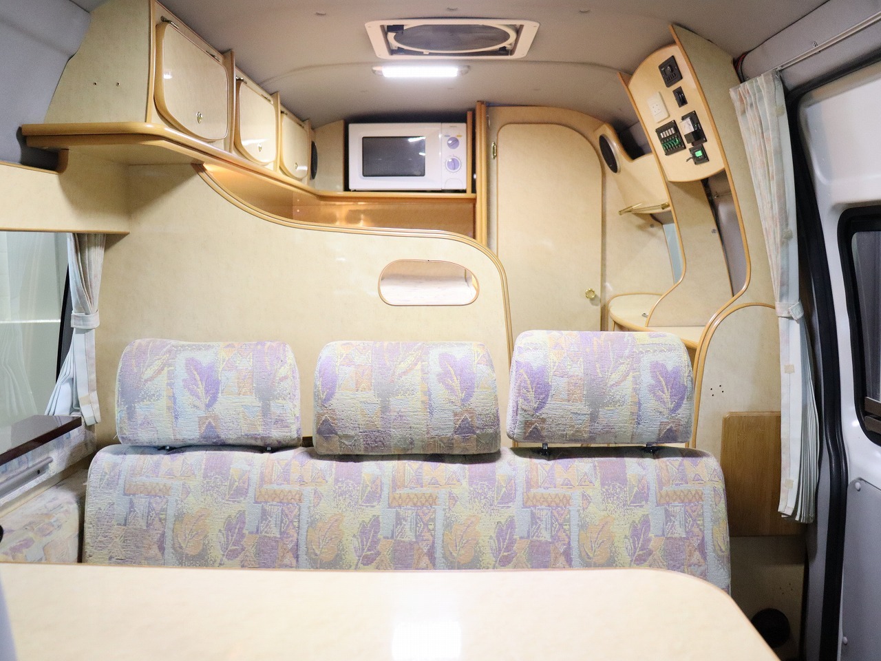 キャンピングカーバンコン