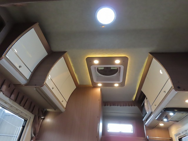 キャンピングカーキャブコン