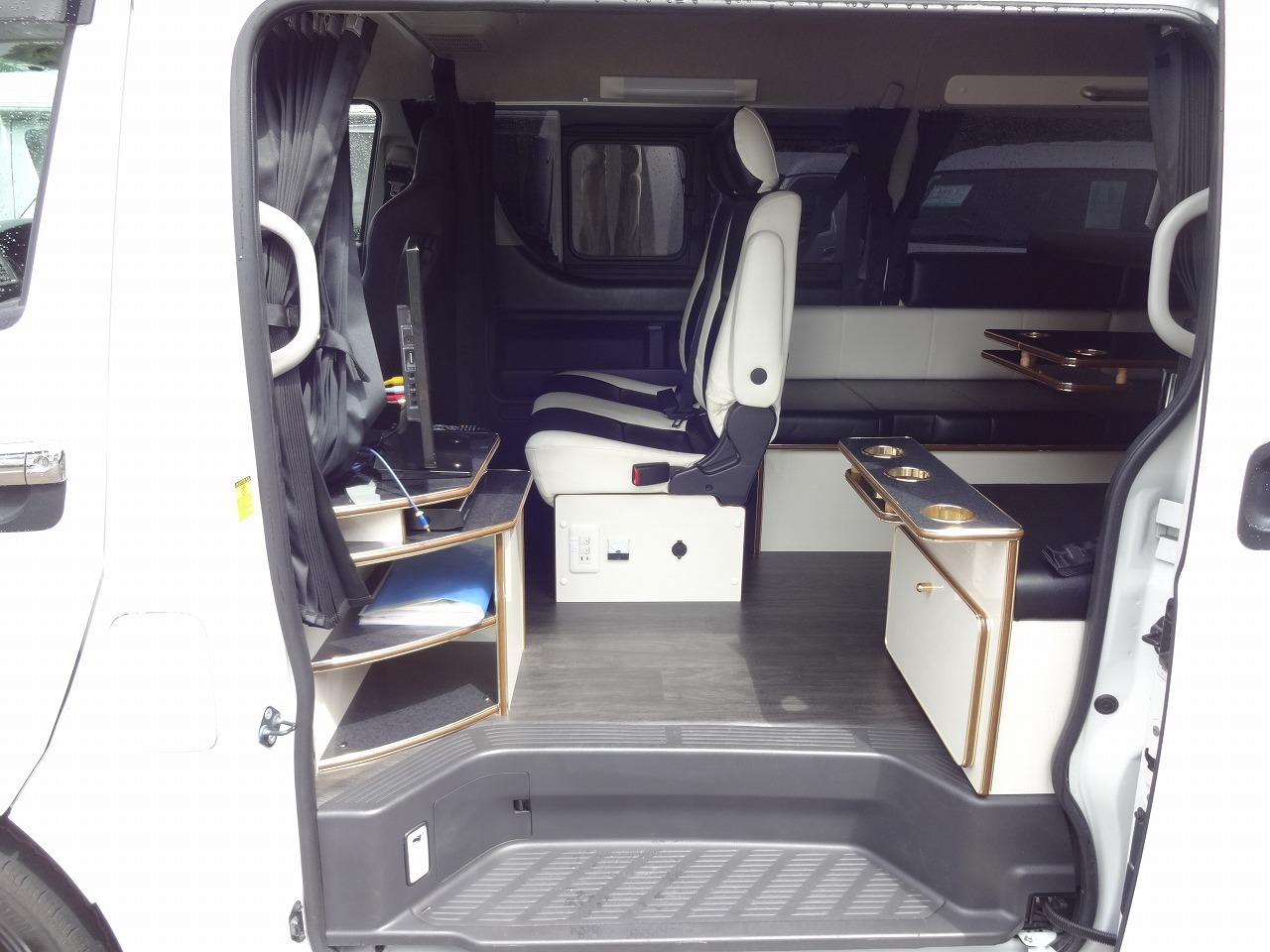 キャンピングカーバンコン