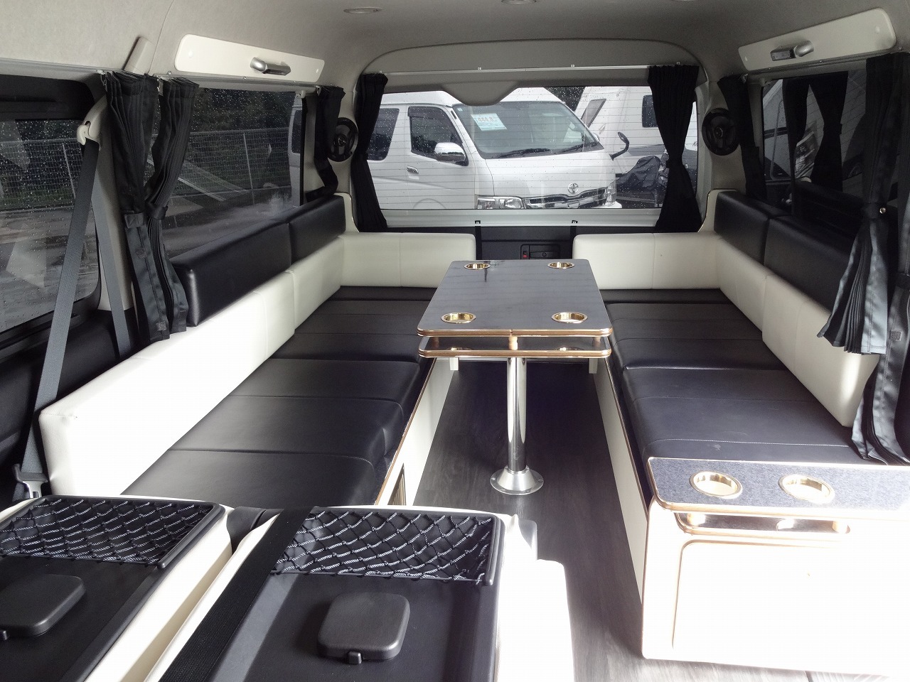 キャンピングカーバンコン