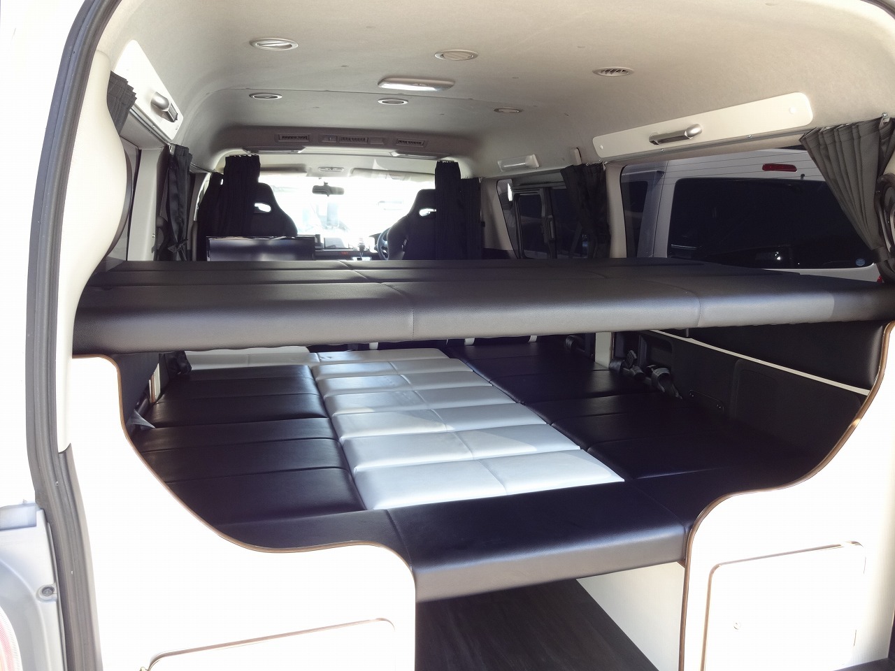 キャンピングカーバンコン