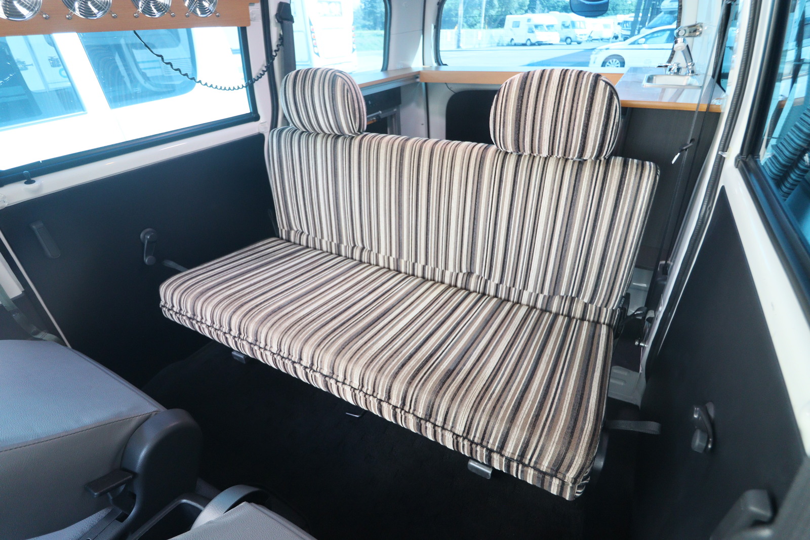 キャンピングカーバンコン