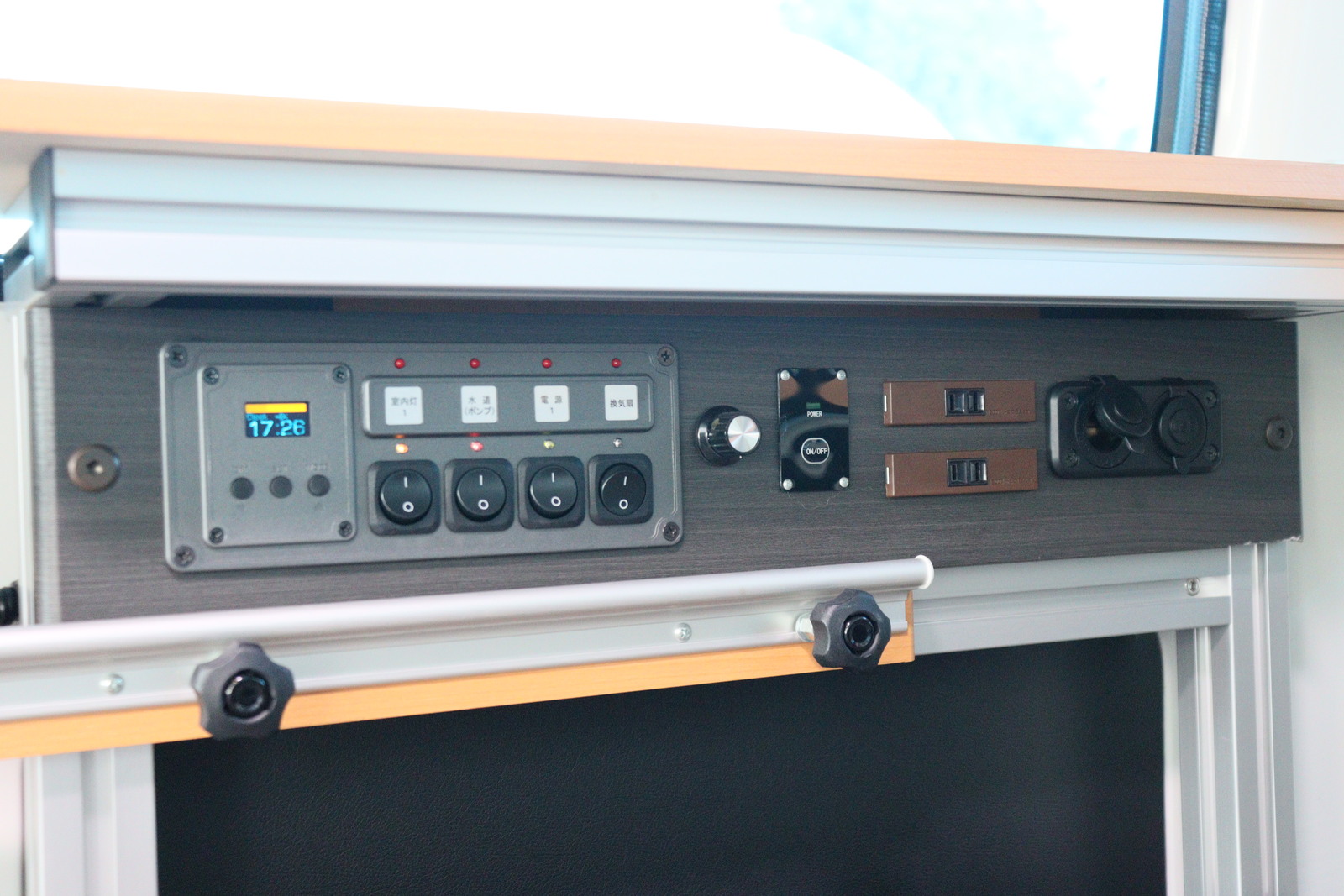 キャンピングカーバンコン